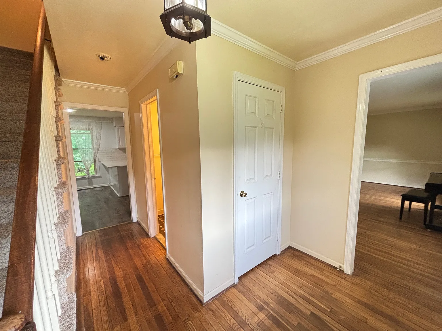4 bed, 2.5 bath, 2850 sqft, $3,790 — Photo 2