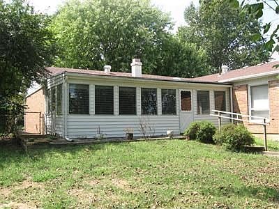 3rd image of 722 Earl Lee Dr