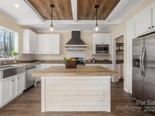 63 Patterson Farm Rd, Hendersonville, NC 28739