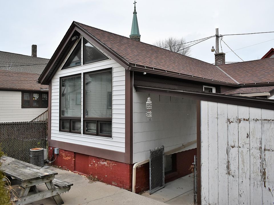 1st image of 2556 N Fratney St