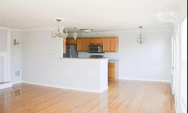 2 bed, 2.5 bath, 1400 sqft, $3,300 — Photo 4
