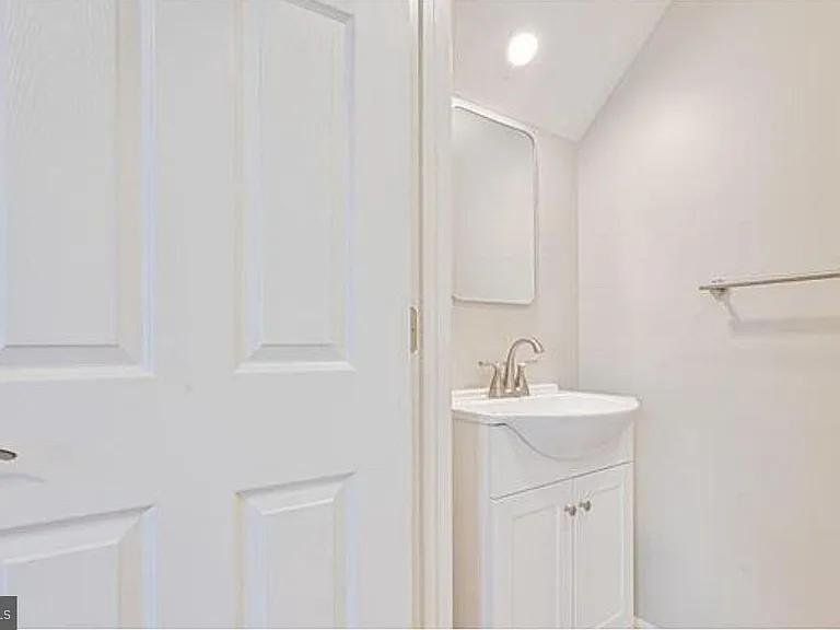 126 N Harvard Ave — Photo 19