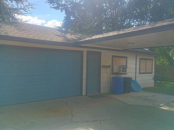 Garage and game room/office