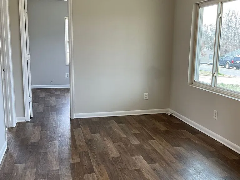 1043 Mountain Crest Dr — Photo 5