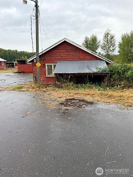 3rd image of 3170 E Smith Road