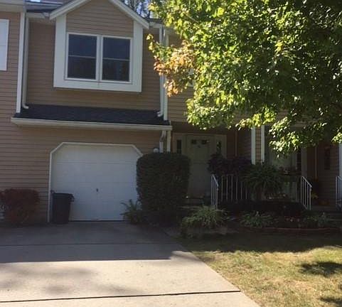 2nd image of 52 Essex Dr