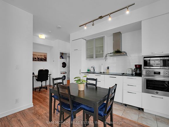 3rd image of 12 York St #2307
