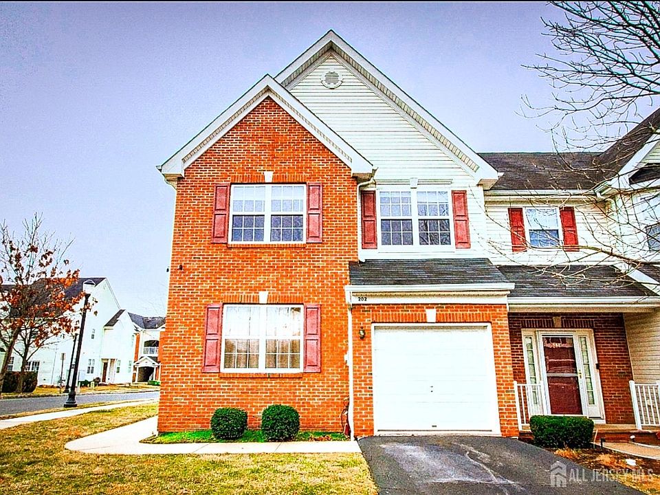 1st image of 202 Alder Ct