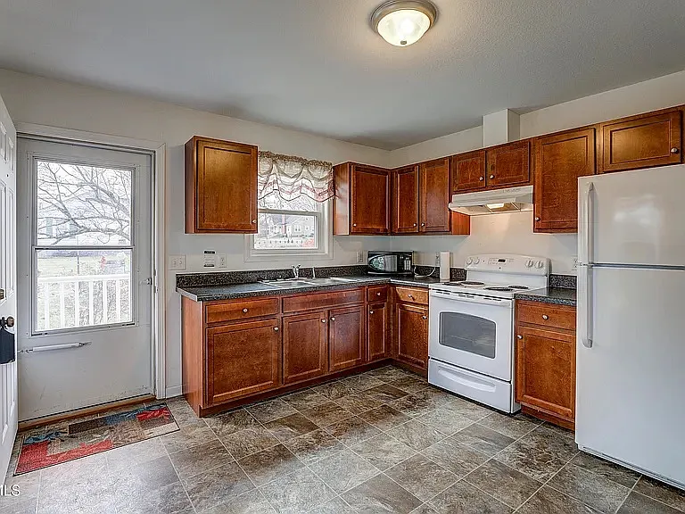 2 Bed, 1 Bath, .77 Acres - House — Photo 2