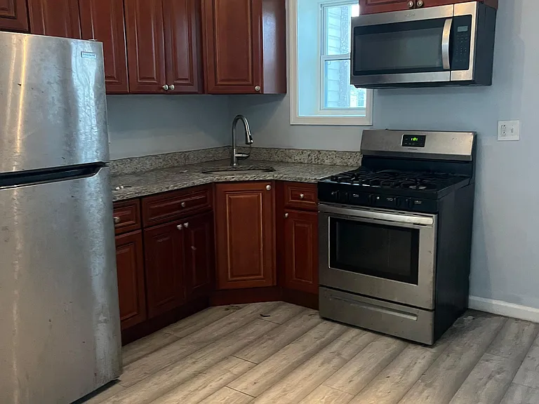 625 Cator Ave — Photo 4