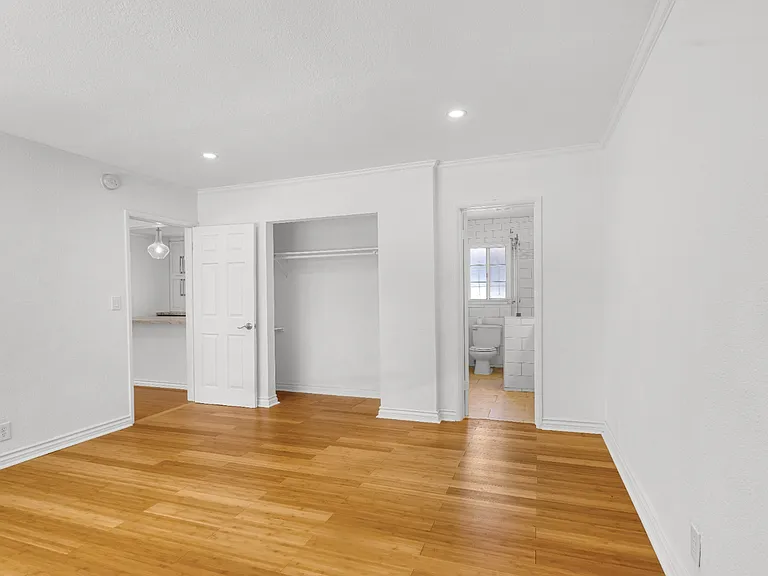 5327 6th Ave #5327 — Photo 18