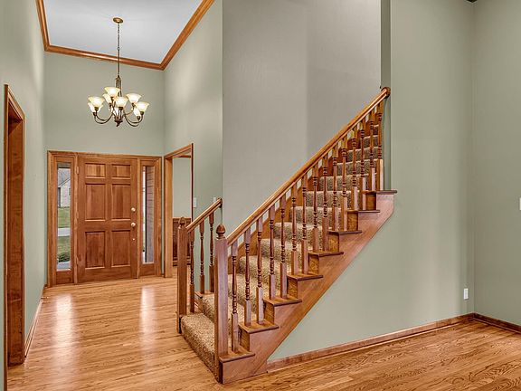 3rd image of 3210 SW Mowbray Rd