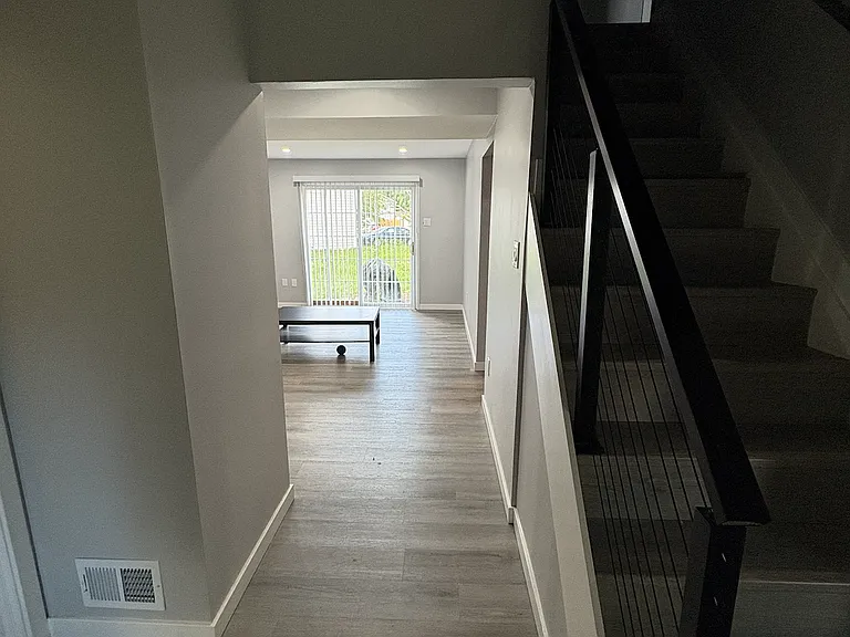 1200 Marshall Ln — Photo 5