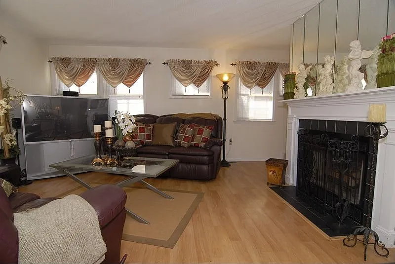 Living room w/ working wood fireplace
