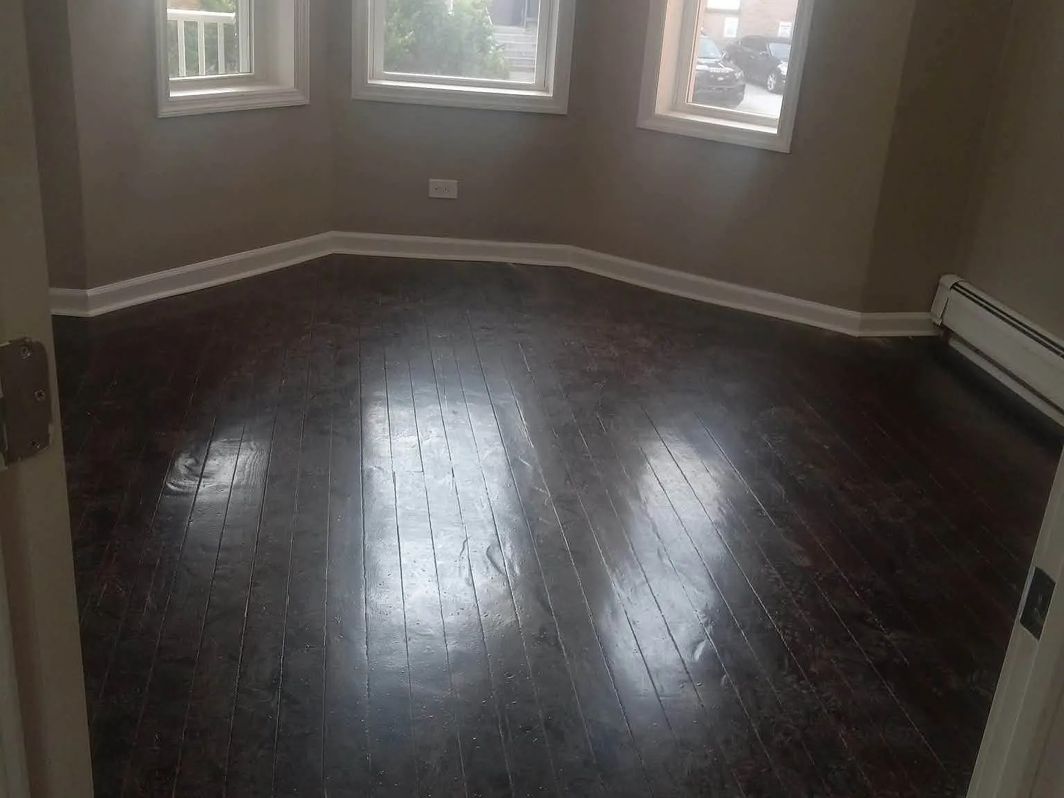3 bed, 1050 sqft, $2,100 — Photo 1
