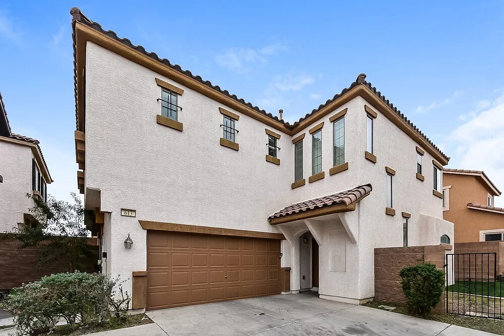 3 bed, 2.5 bath, 2460 sqft, $2,470 — Photo 4
