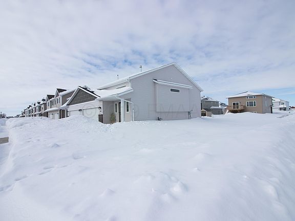 4th image of 1008 30th Ave W
