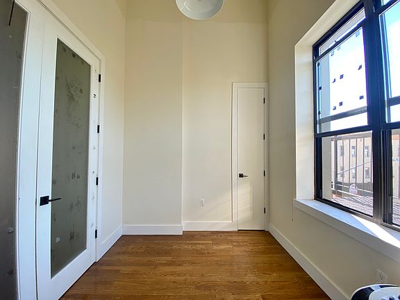 2nd image of 565 Evergreen Ave #3F
