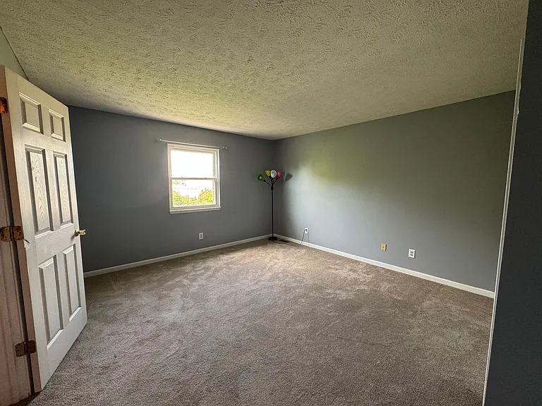 1049 Mustang Ct — Photo 23