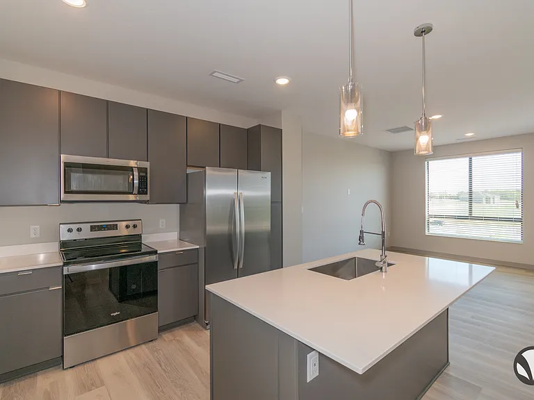 Chateau at Yankee Hill Apartments — Photo 43
