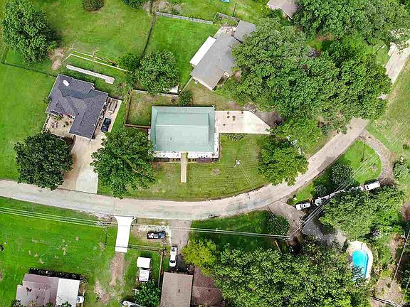 4th image of 1625 W Lake Dr