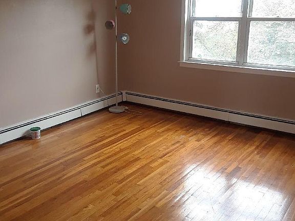 5th image of 182 Stone Ave