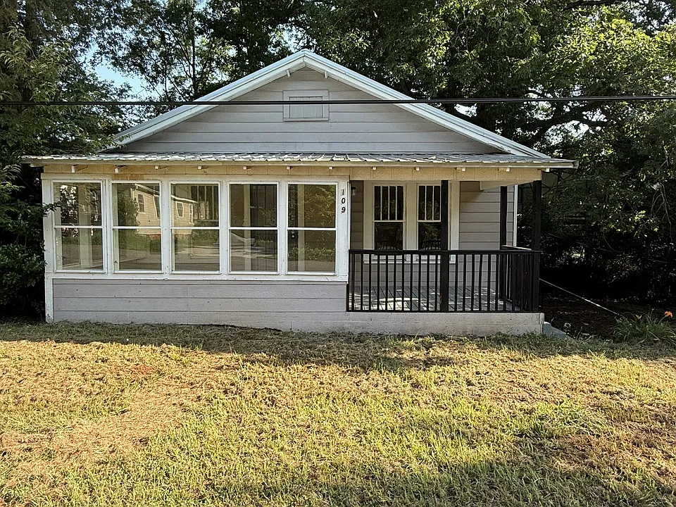 109 Oak Ave