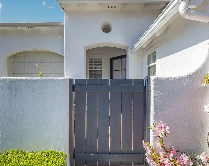 2 Gardengate Ln — Photo 6