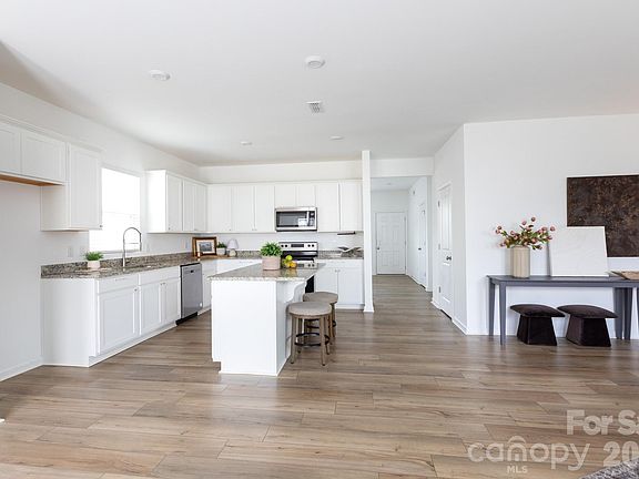 3rd image of 507 Good Hope Rd SW