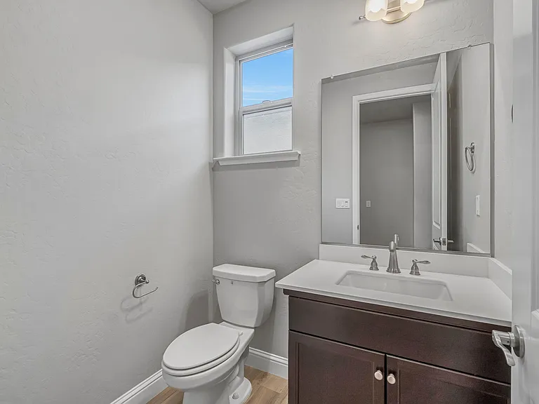 1683 N Ryan Ave — Photo 24