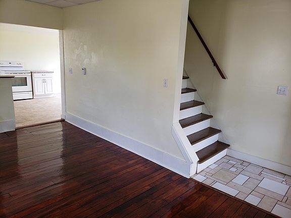 3rd image of 622 Cushman St