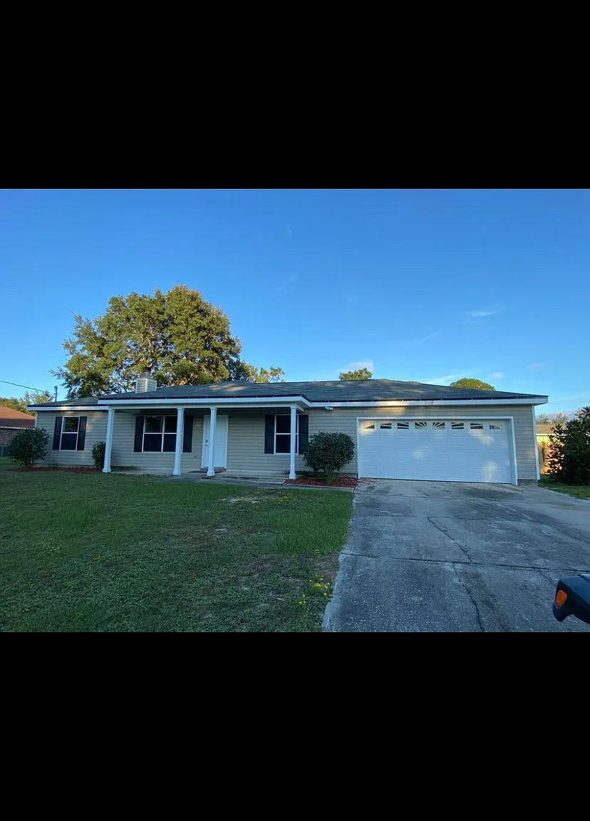 3 bed, 1448 sqft, $1,895 — Photo 1