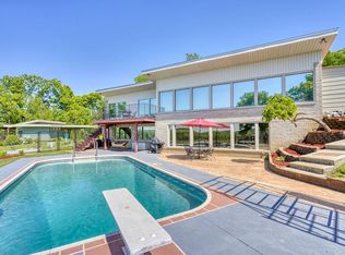 712 River Bluff Ct, Sheffield, AL 35660