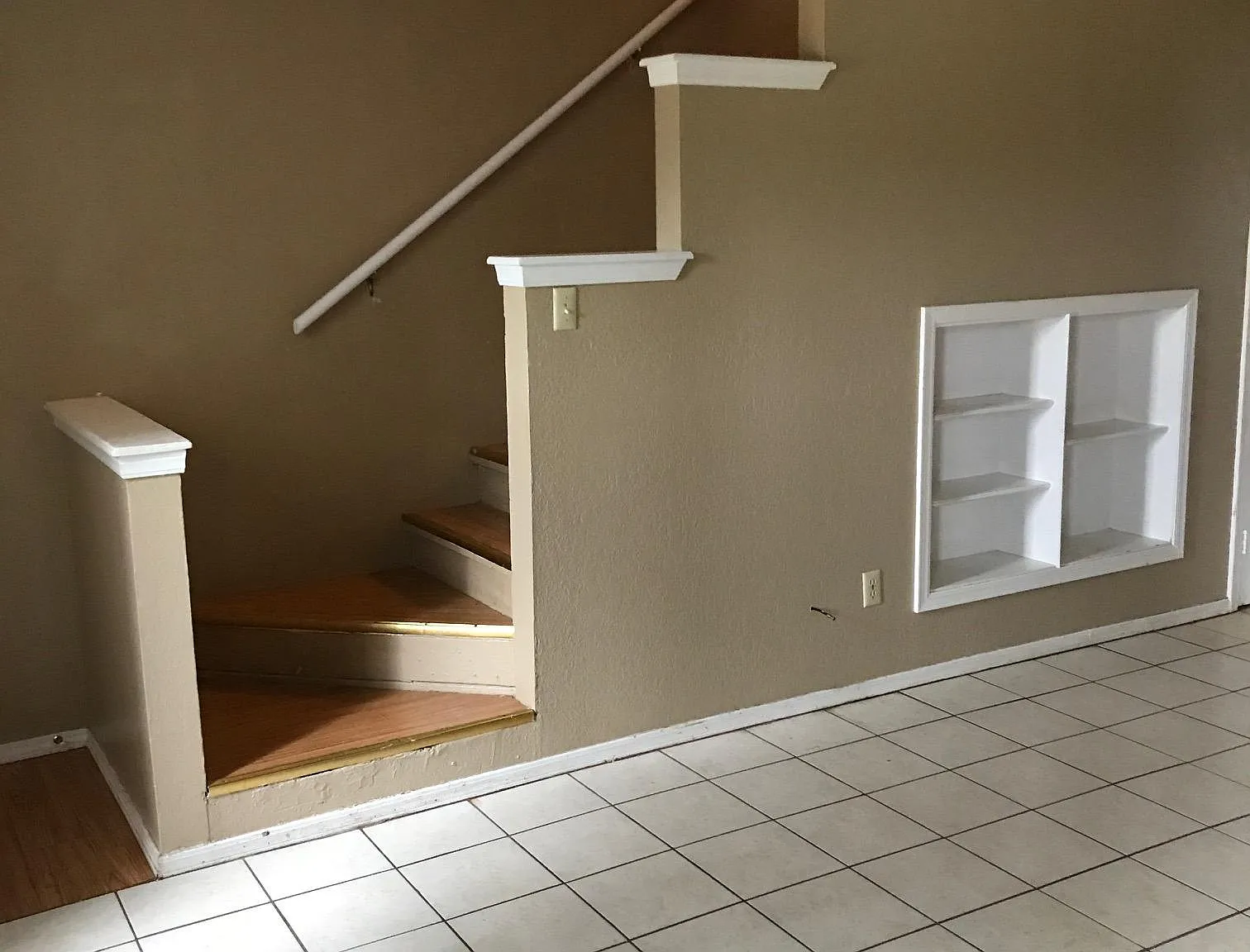 2 bed, 1.5 bath, 1088 sqft, $910 — Photo 2