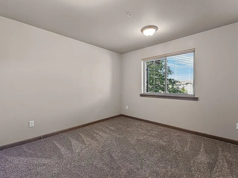 515 Telegraph Rd — Photo 9