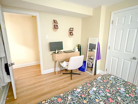 4th image of 422 8th St NE #B