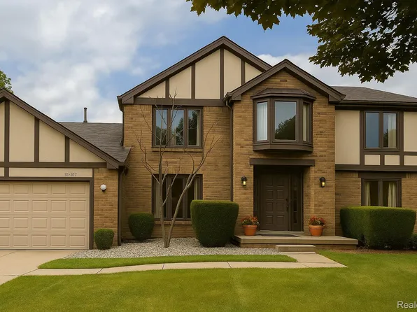 37486 Emerald Forest Dr, Farmington Hills, MI 48331