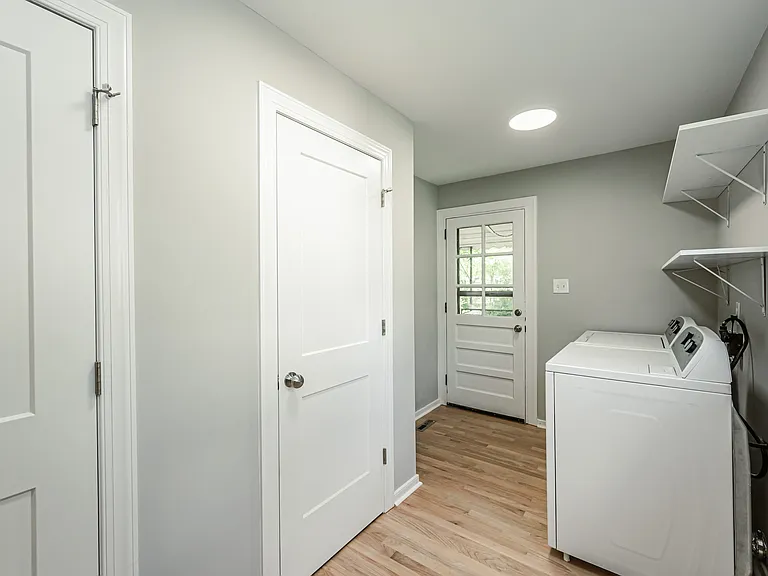 1404 Landis Dr — Photo 27