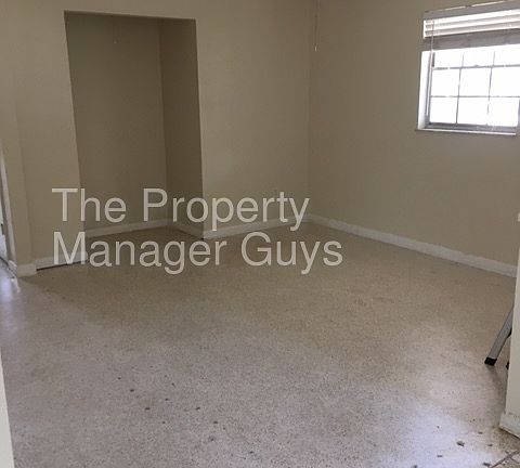 5th image of 273 Short St
