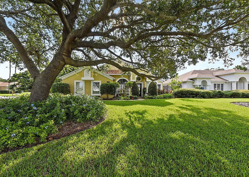 1st image of 124 Crossroad Lakes Dr