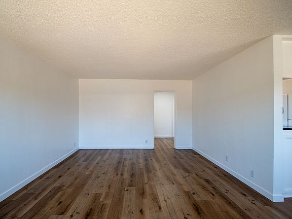 3rd image of 6512 Woodman Ave APT 9