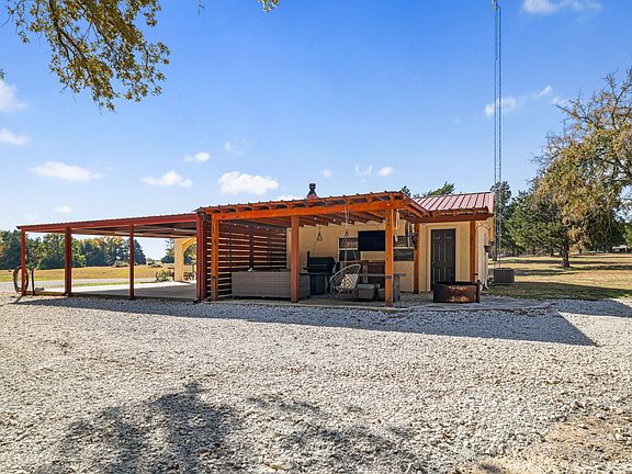 2nd image of 595 Navajo Rd