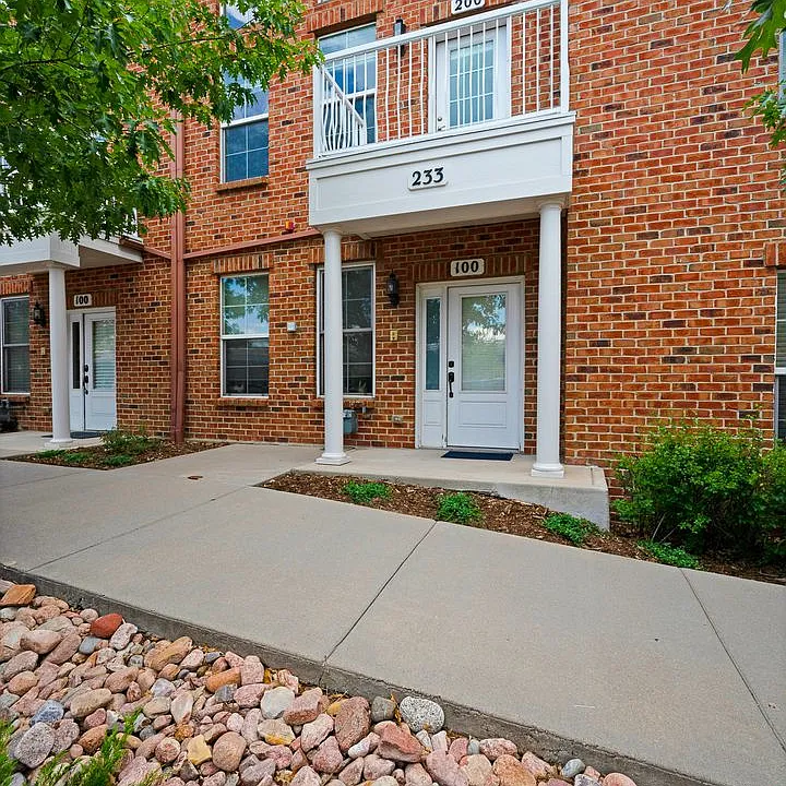 233 E Fountain Blvd