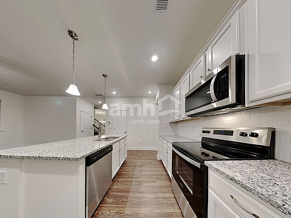 3rd image of 5065 Hudson Valley Dr