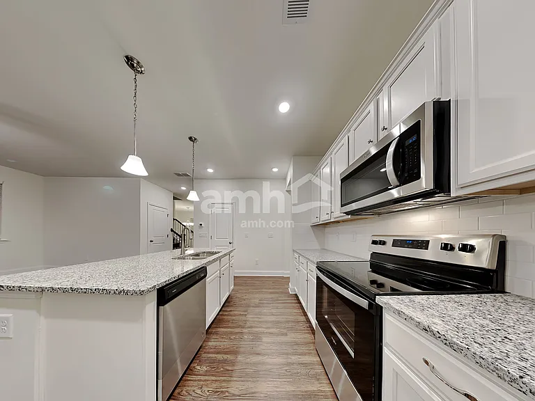 5065 Hudson Valley Dr — Photo 3