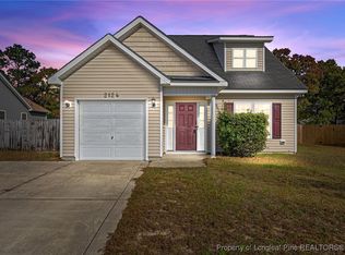 2124 Sir Michael Dr, Hope Mills, NC 28348