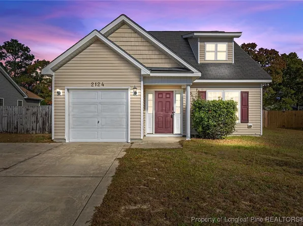 2124 Sir Michael Dr, Hope Mills, NC 28348