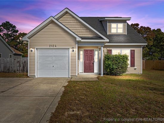 2124 Sir Michael Dr, Hope Mills, NC 28348