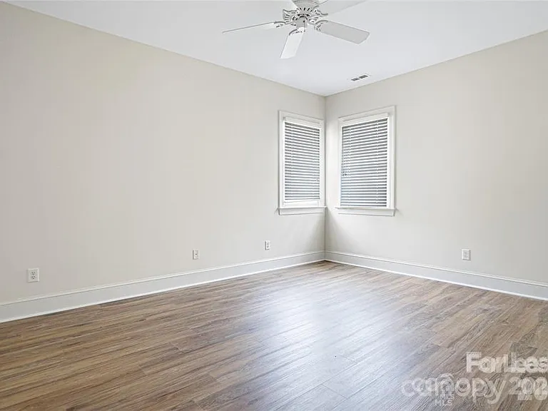 112 McConnell Dr — Photo 36