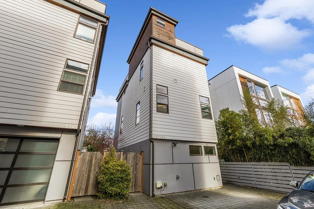 2216 NW 63rd St. #B - 3 bedrooms — Photo 1